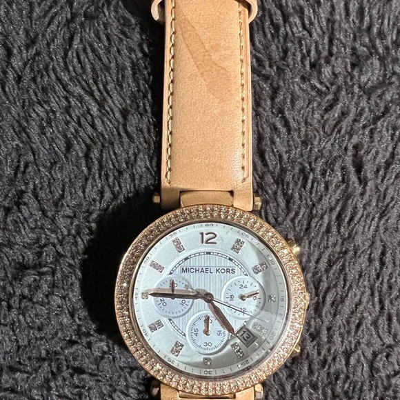 Michael Kors watch with light camel colored leather strap - Picture 2 of 4